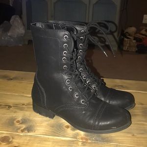 Combat boots